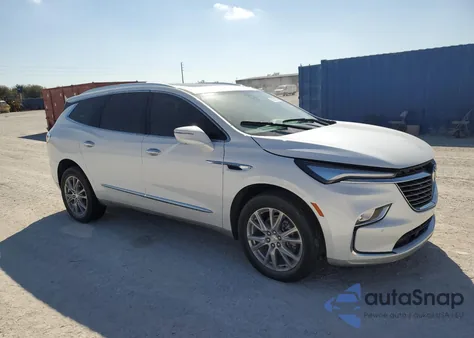 2022 Buick Enclave Premium z USA, uszkodzony, nr VIN 5GAERCKW0NJ152233